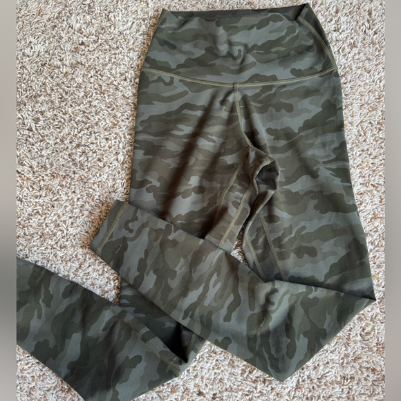 colorfulkoala Pants - High-Waist Camo Print Leggings - Olive Green